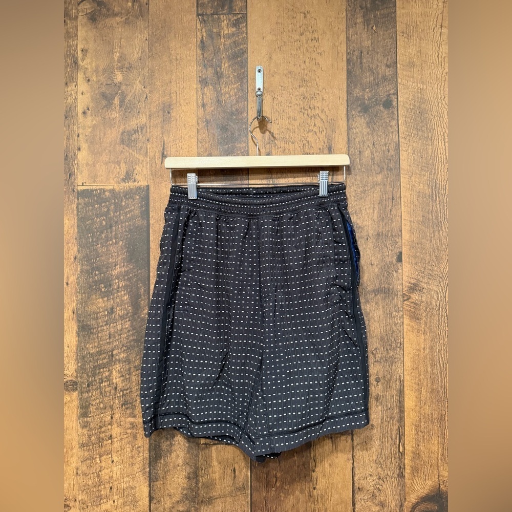 Lululemon Men's pace breaker Black Polka Dot Shorts lined 9” medium EUC